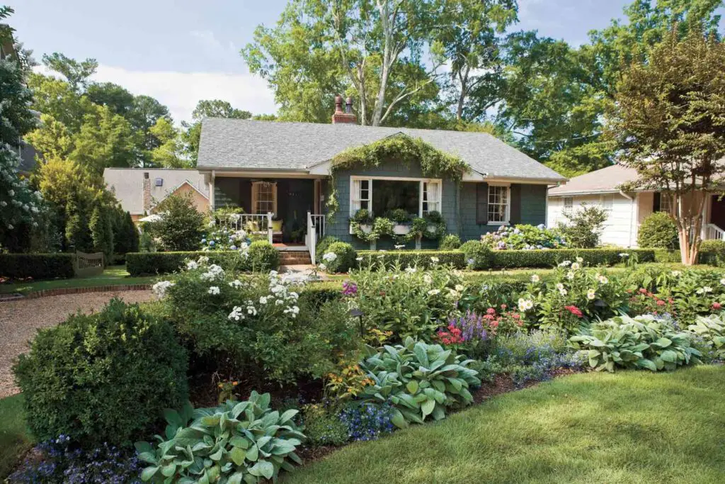 10 Creative Gardening Ideas for Your Front Yard 1. Vertical Gardens